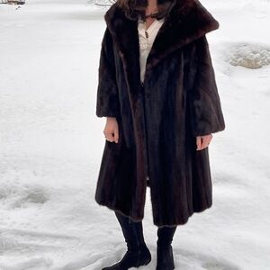 Luxurious Dark Brown Fur Coat ( genuine Mink) plus matching pill hat